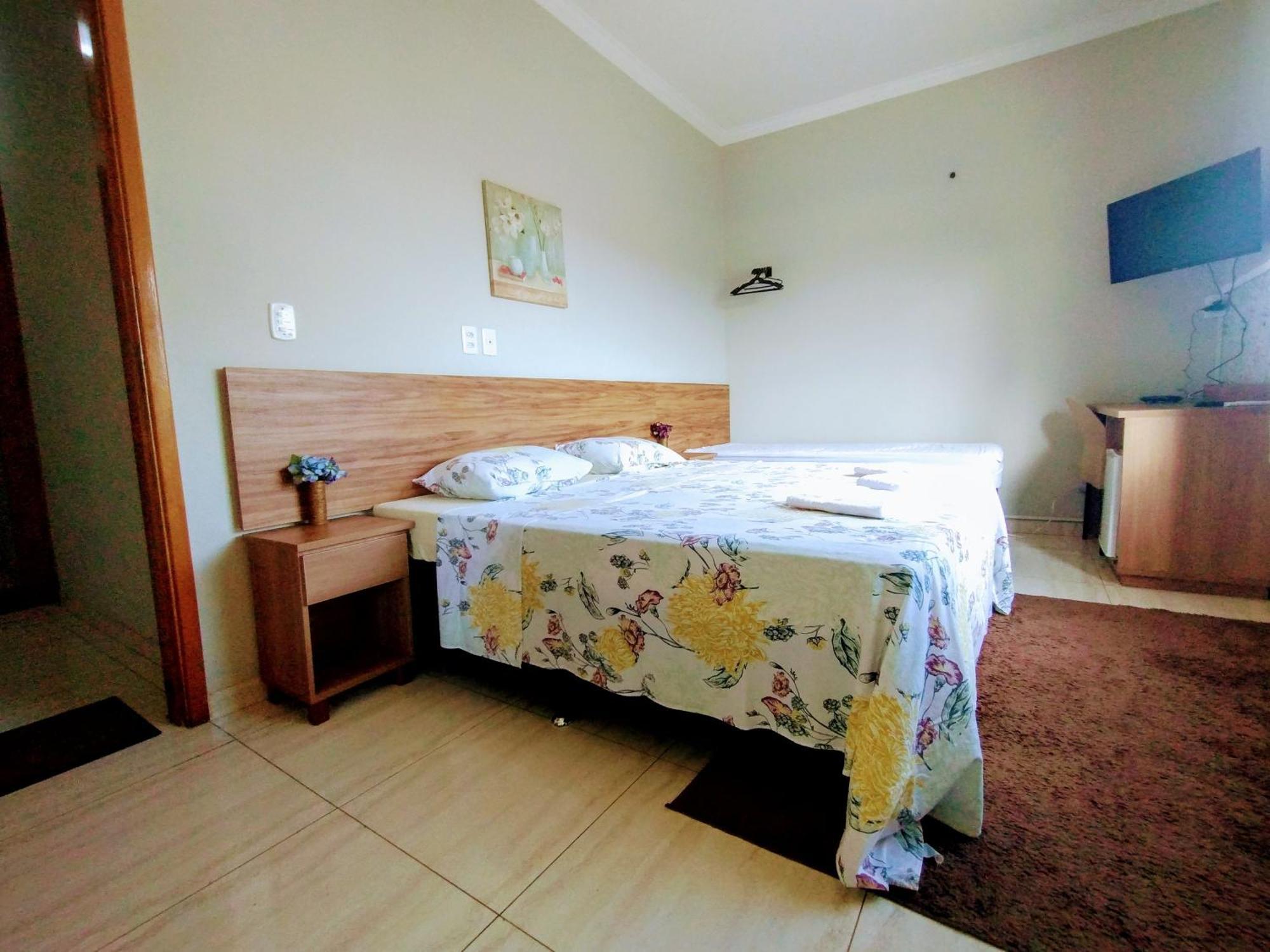 Pouso Oliveira Suites São João Batista do Glória 外观 照片